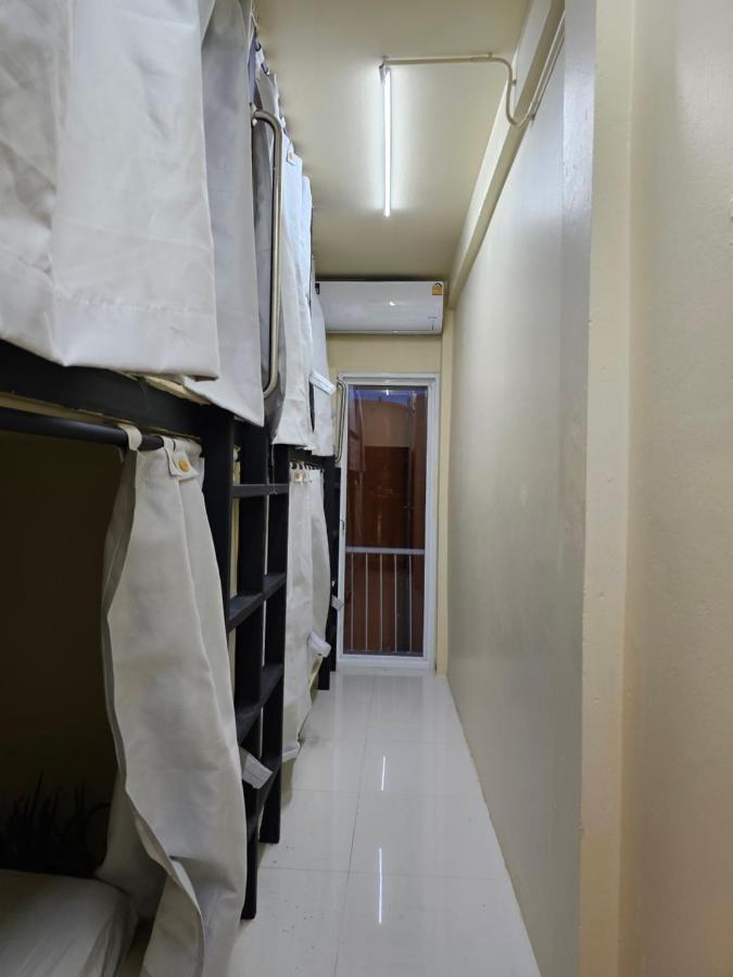 Luca Hostel Банкок Екстериор снимка