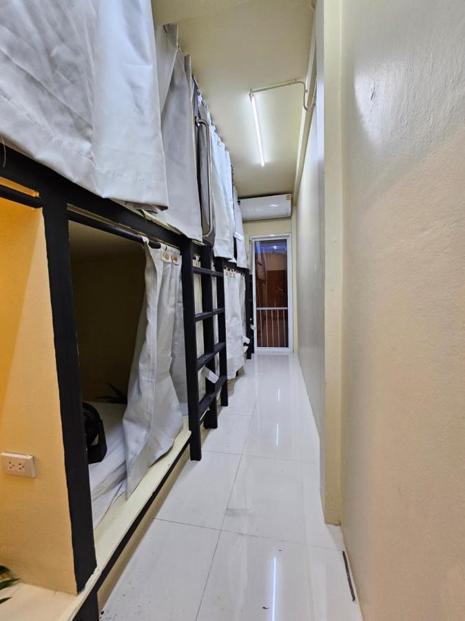 Luca Hostel Банкок Екстериор снимка