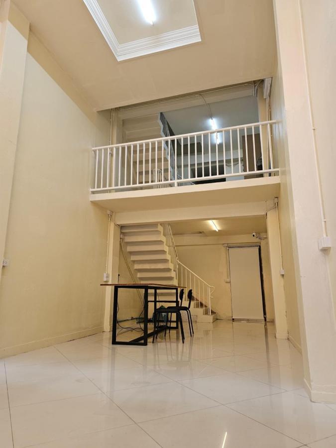 Luca Hostel Банкок Екстериор снимка